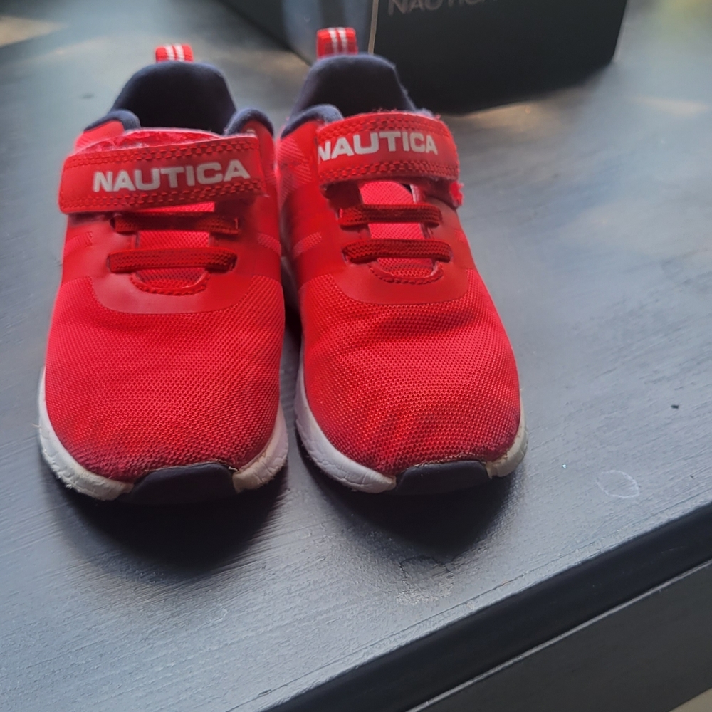 Nautical Towhee Saga Red Mesh Navy  sz 8 Toddler Used